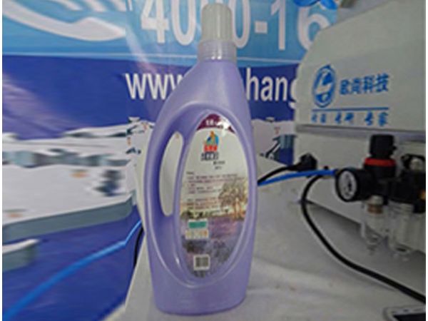 （視頻）洗衣液半自動弧度平面貼標(biāo)機(jī)AS-P15