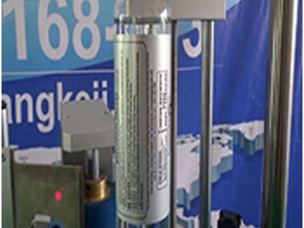 （視頻）新疆紅酒瓶全自動立式定位貼標(biāo)機(jī)AS-C03
