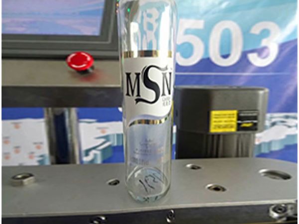 （視頻）二鍋頭全自動搓滾圓瓶貼標(biāo)機(jī)AS-C01